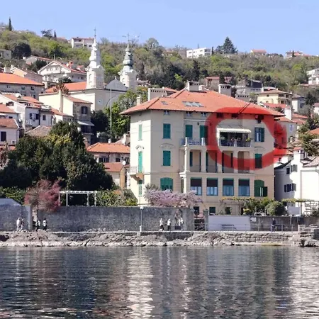 S Balkonom 10 Metara Od Mora Abbázia