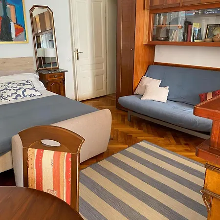 Apartman S Balkonom 10 Metara Od Mora *