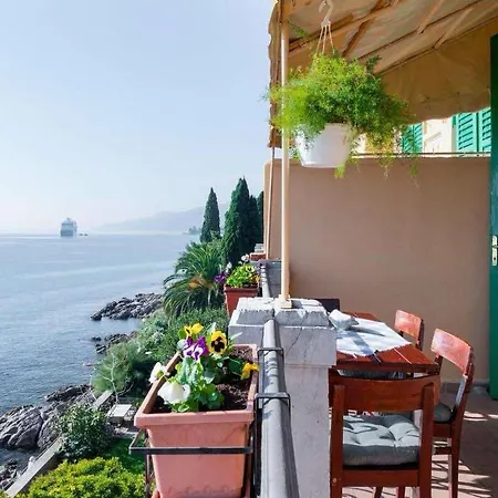 S Balkonom 10 Metara Od Mora *