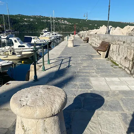 S Balkonom 10 Metara Od Mora Abbázia