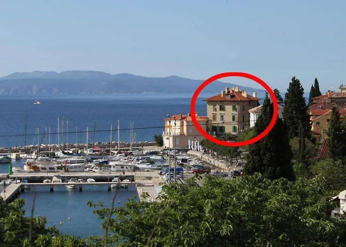 S Balkonom 10 Metara Od Mora Опатия