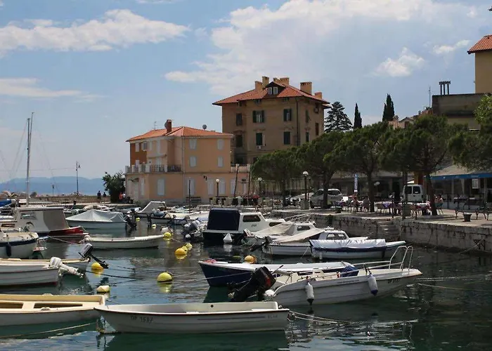 Апартаменты S Balkonom 10 Metara Od Mora *