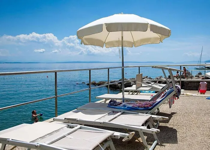 S Balkonom 10 Metara Od Mora Опатия