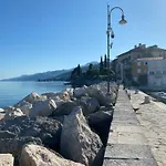 S Balkonom 10 Metara Od Mora