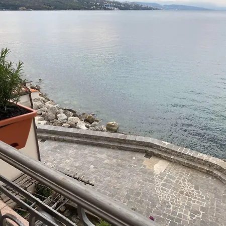 S Balkonom 10 Metara Od Mora * Опатия