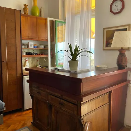 Apartament S Balkonom 10 Metara Od Mora *