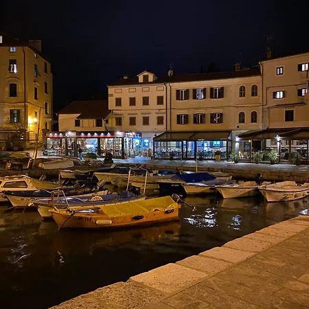 S Balkonom 10 Metara Od Mora Lägenhet Opatija