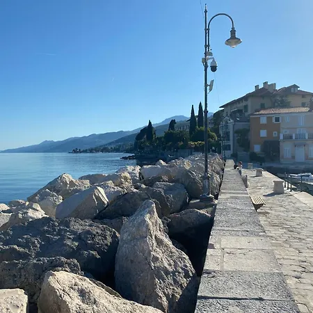 S Balkonom 10 Metara Od Mora