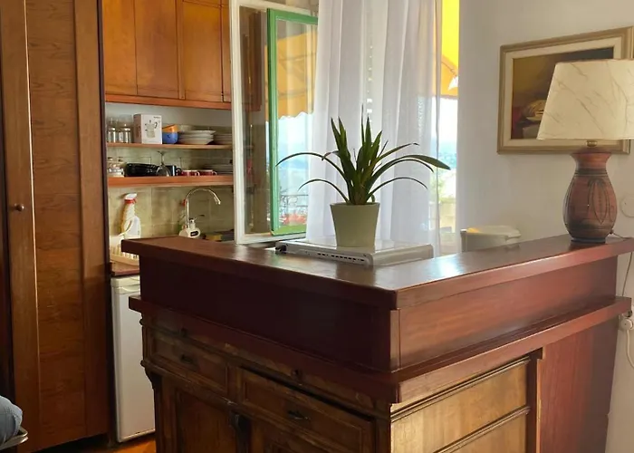 Apartament S Balkonom 10 Metara Od Mora *