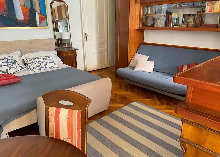 Apartament S Balkonom 10 Metara Od Mora *