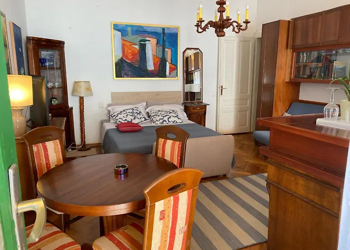 Apartament S Balkonom 10 Metara Od Mora