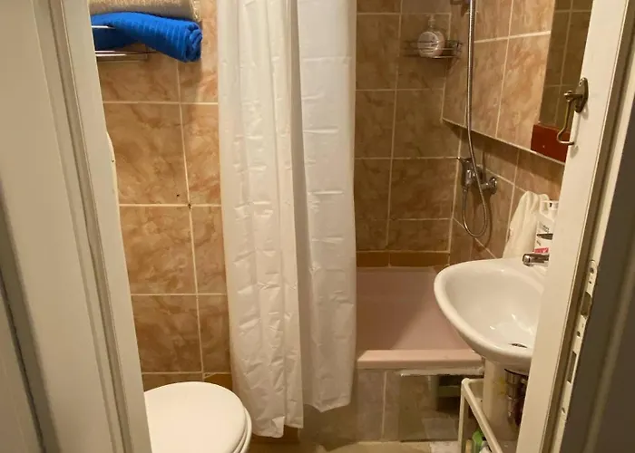 Apartament S Balkonom 10 Metara Od Mora *
