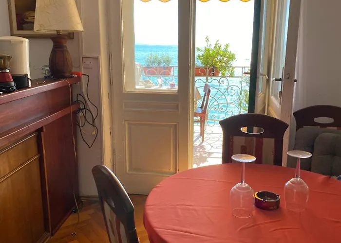 S Balkonom 10 Metara Od Mora Apartament