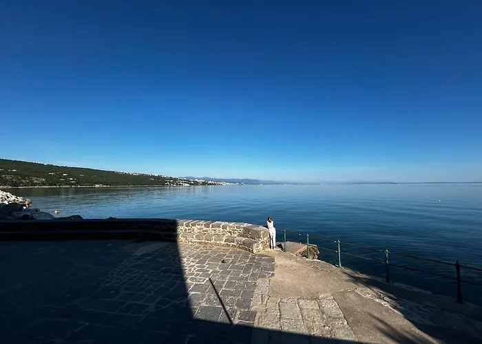 Apartament S Balkonom 10 Metara Od Mora